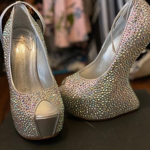 Giuseppe size 6 Swarovski crystal shoes